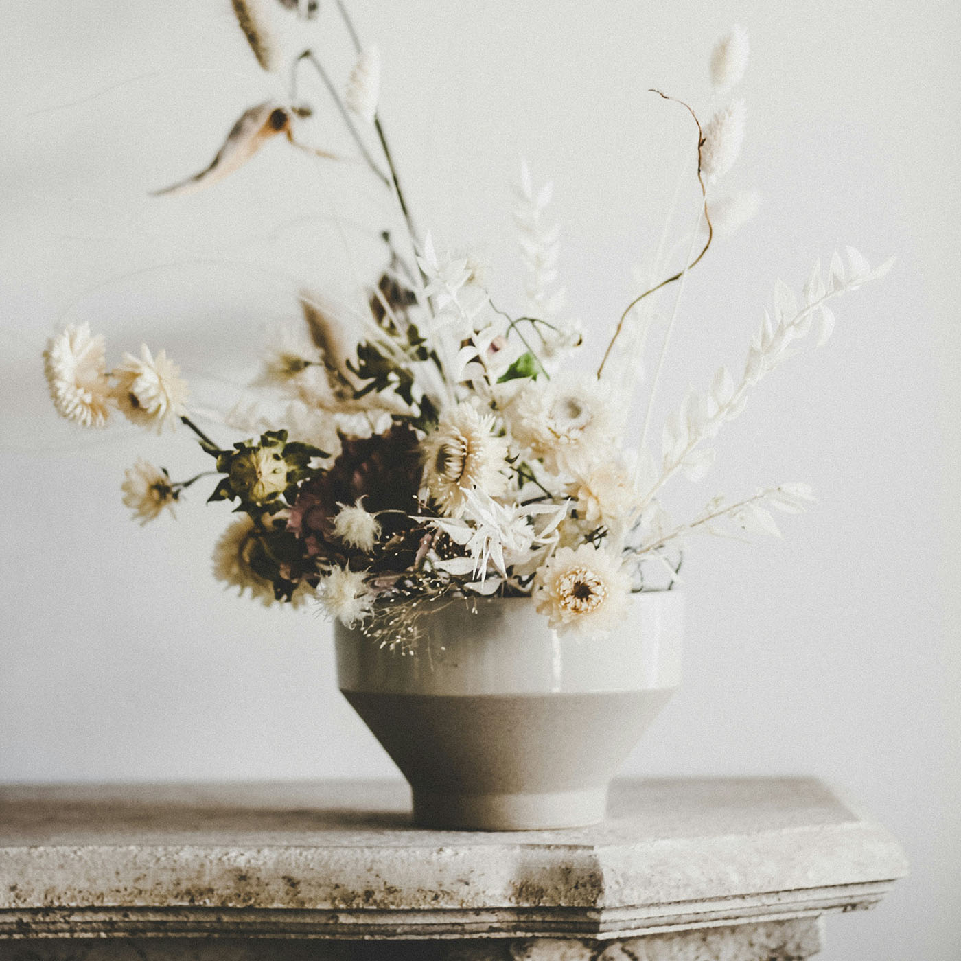 Composition de fleurs blanches